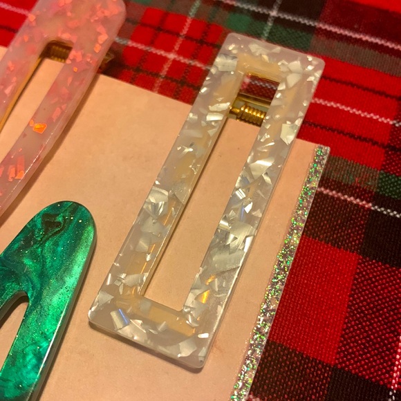 Handmade sparkle glitter resin 4 piece barrette hair clip set - Picture 4 of 8